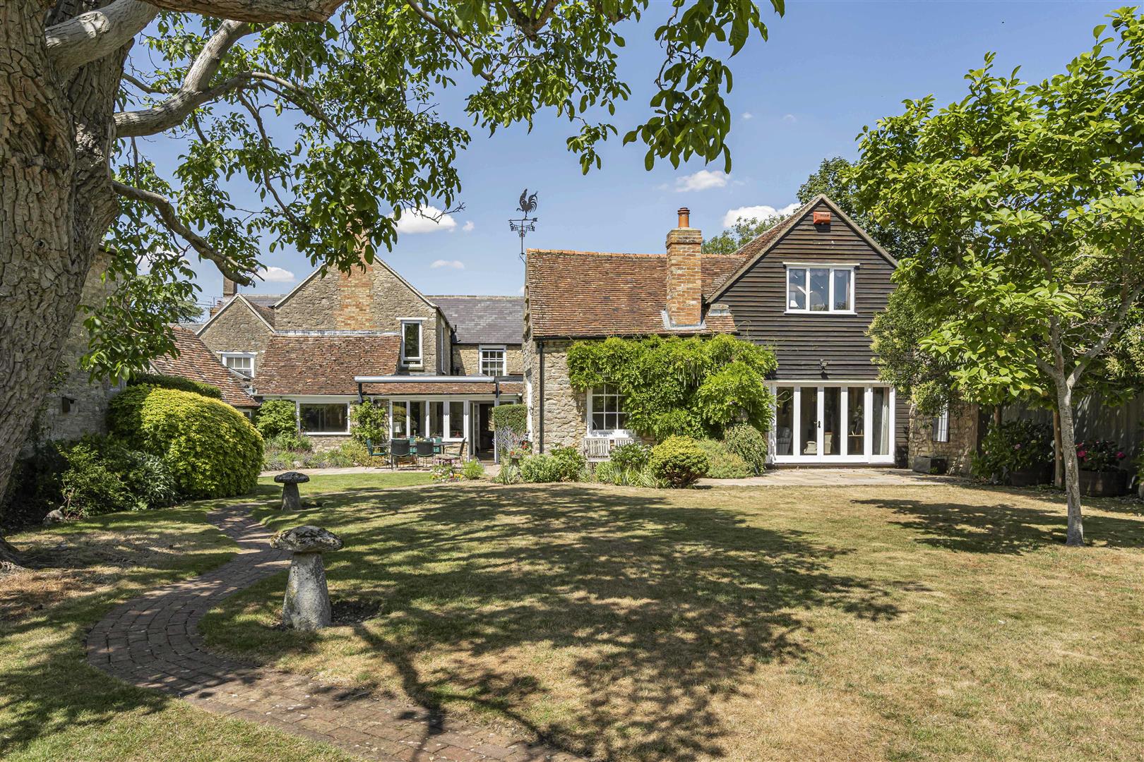 6 bedroom property for sale 0
