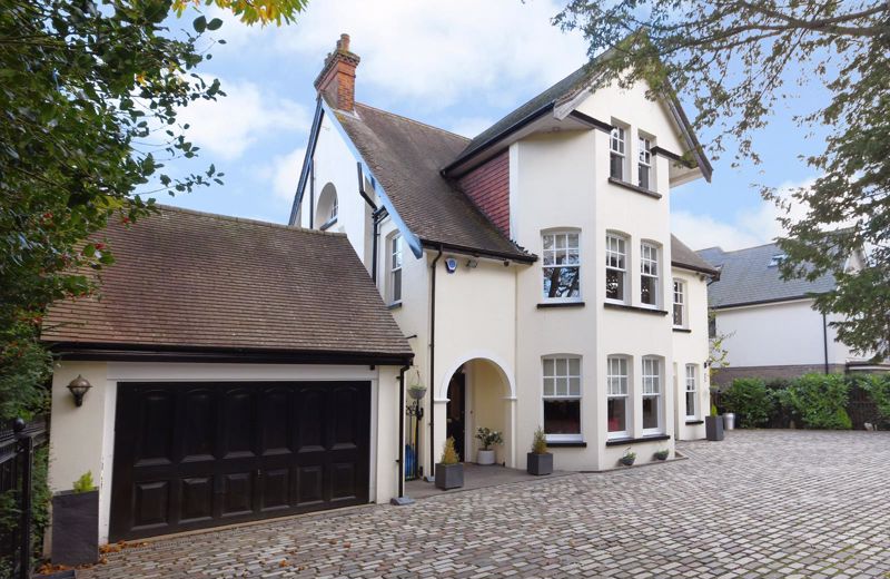 5 bedroom detached house for sale 0