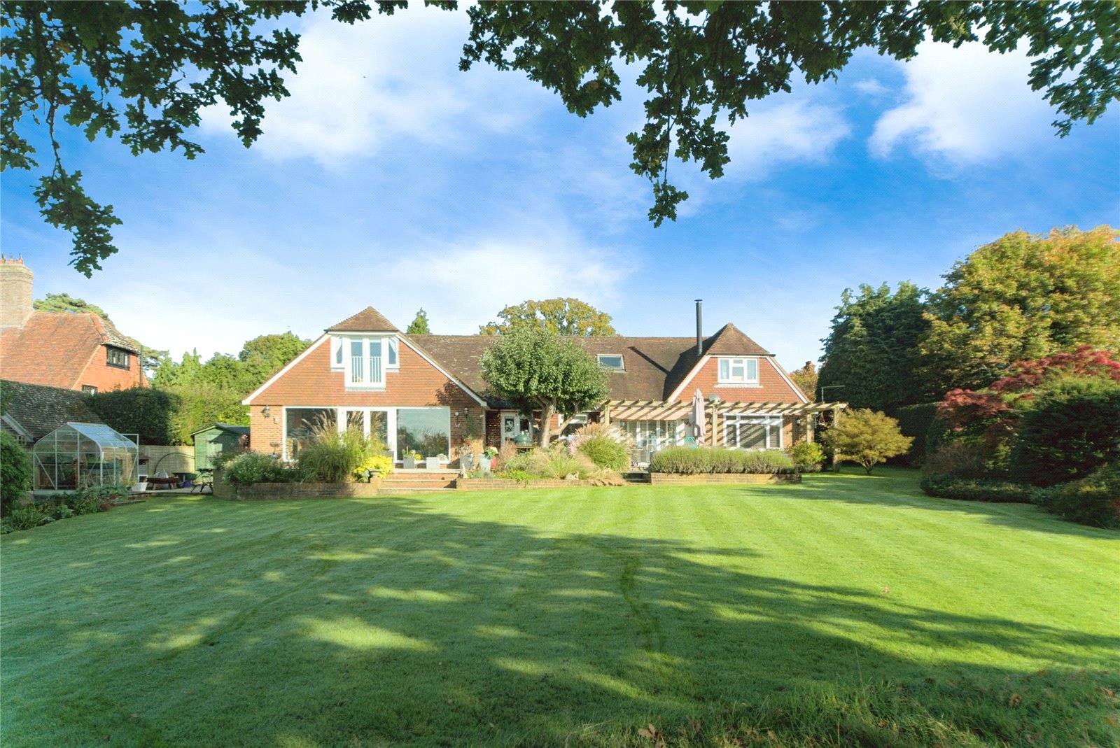 5 bedroom detached house for sale 0