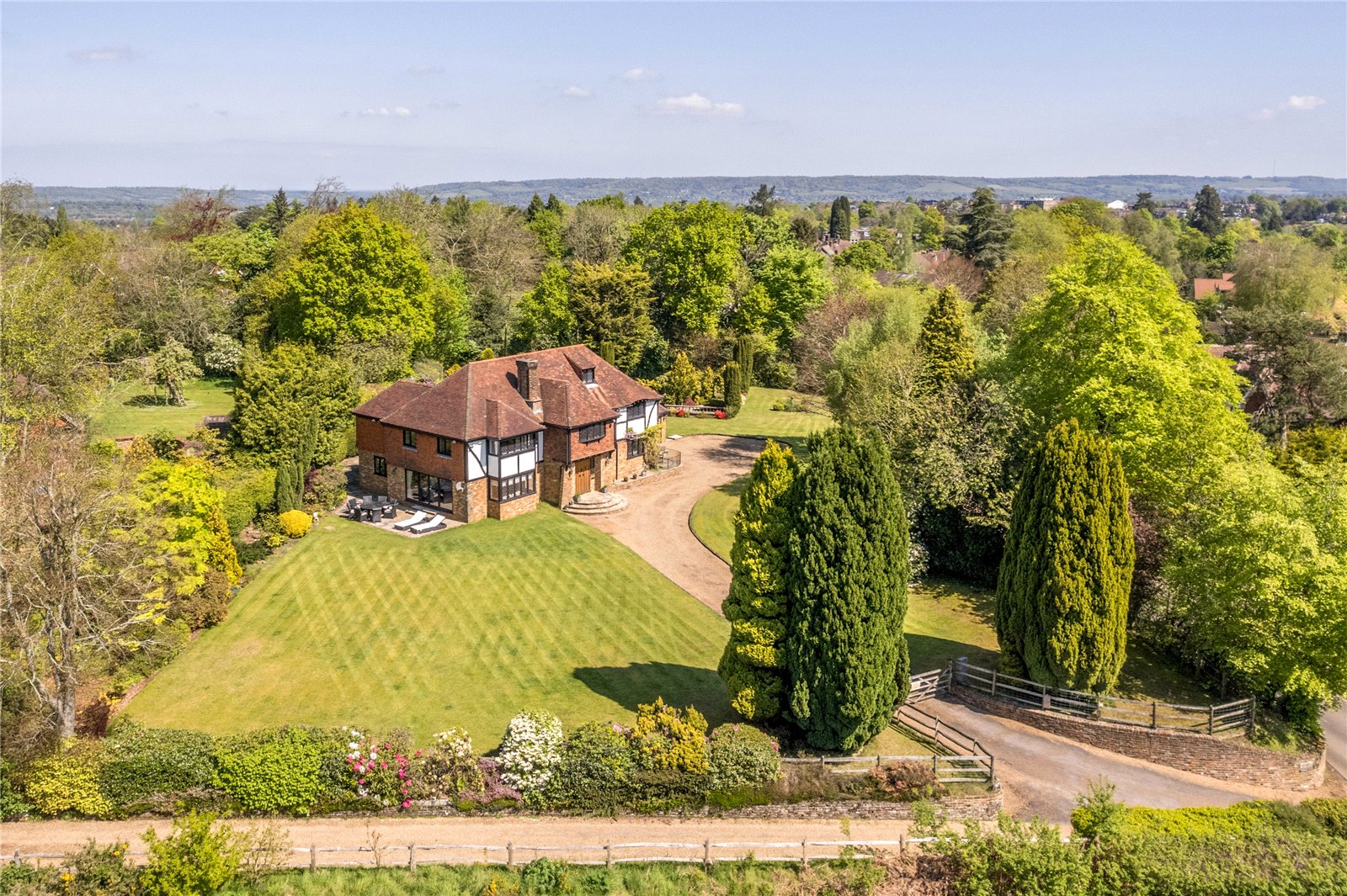 6 bedroom detached house for sale 0