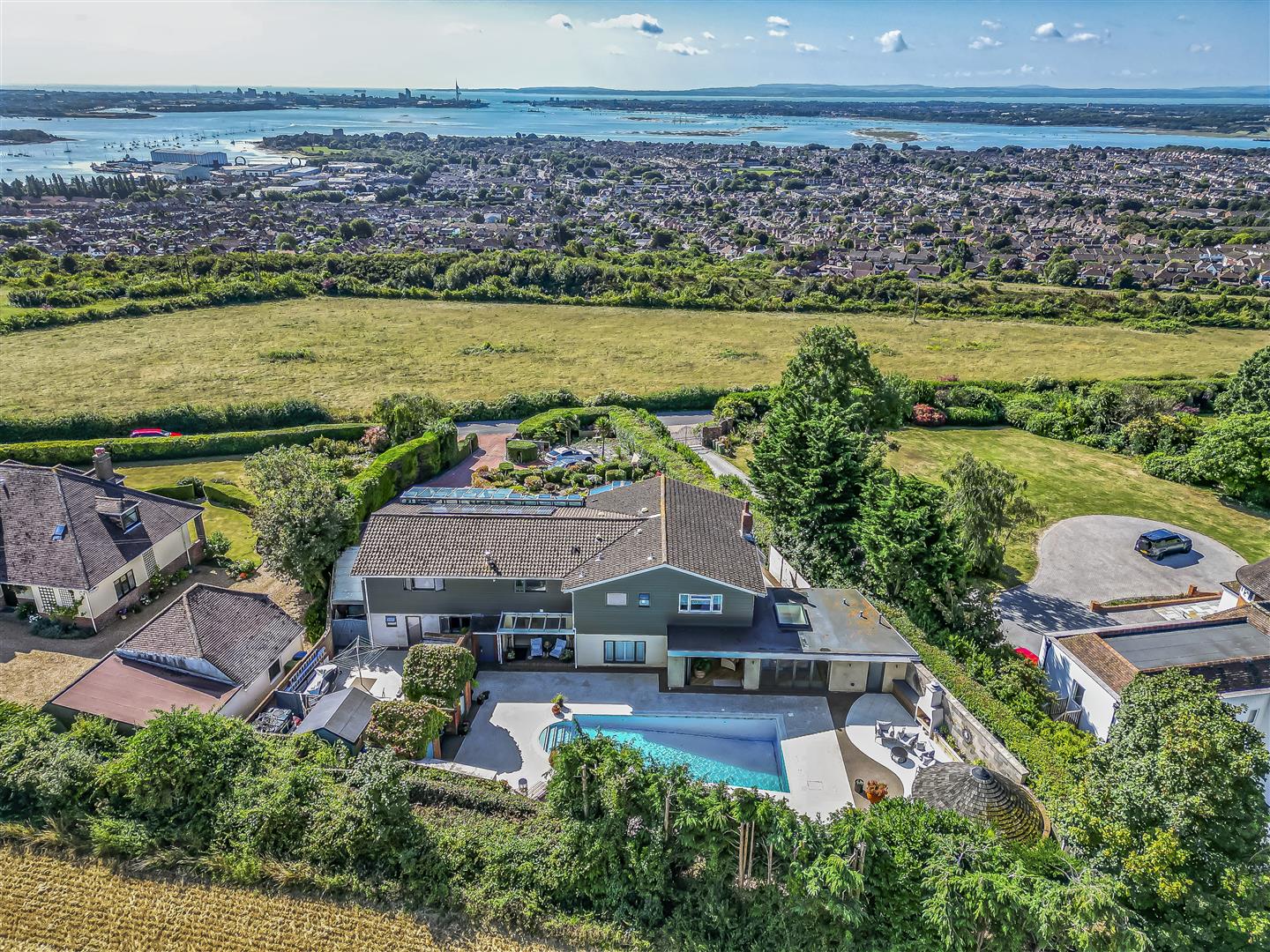 5 bedroom detached house for sale 0