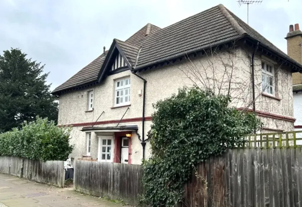 5 bedroom detached house for sale 0