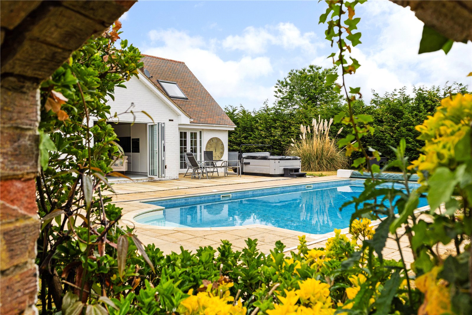 6 bedroom detached house for sale