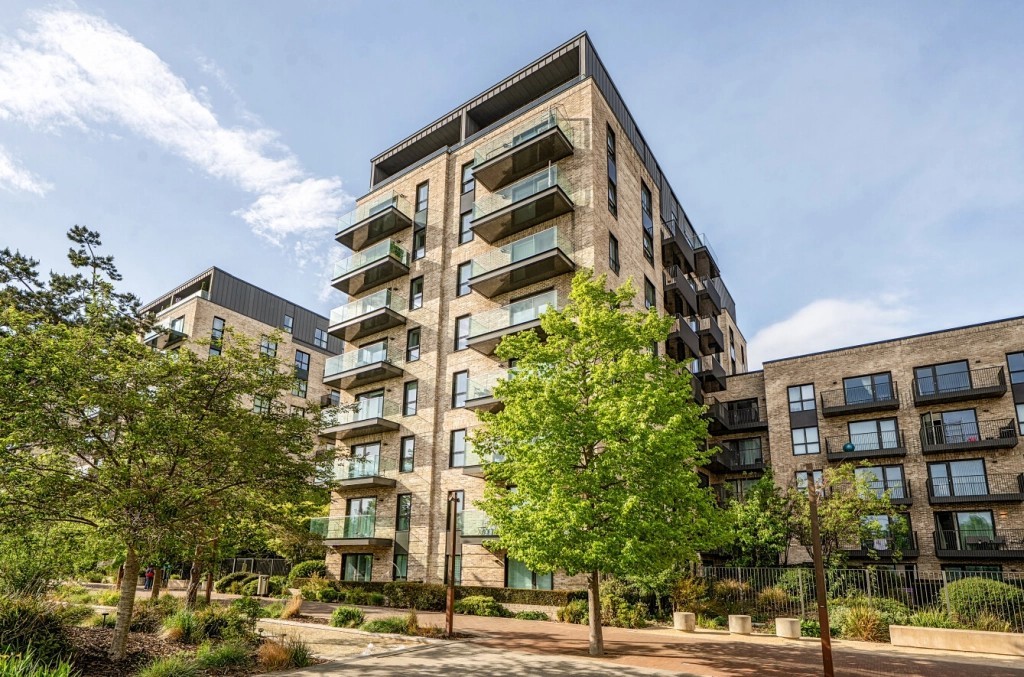 Flat 10, 2, Arber House, Greenleaf Walk, Southall photo 5