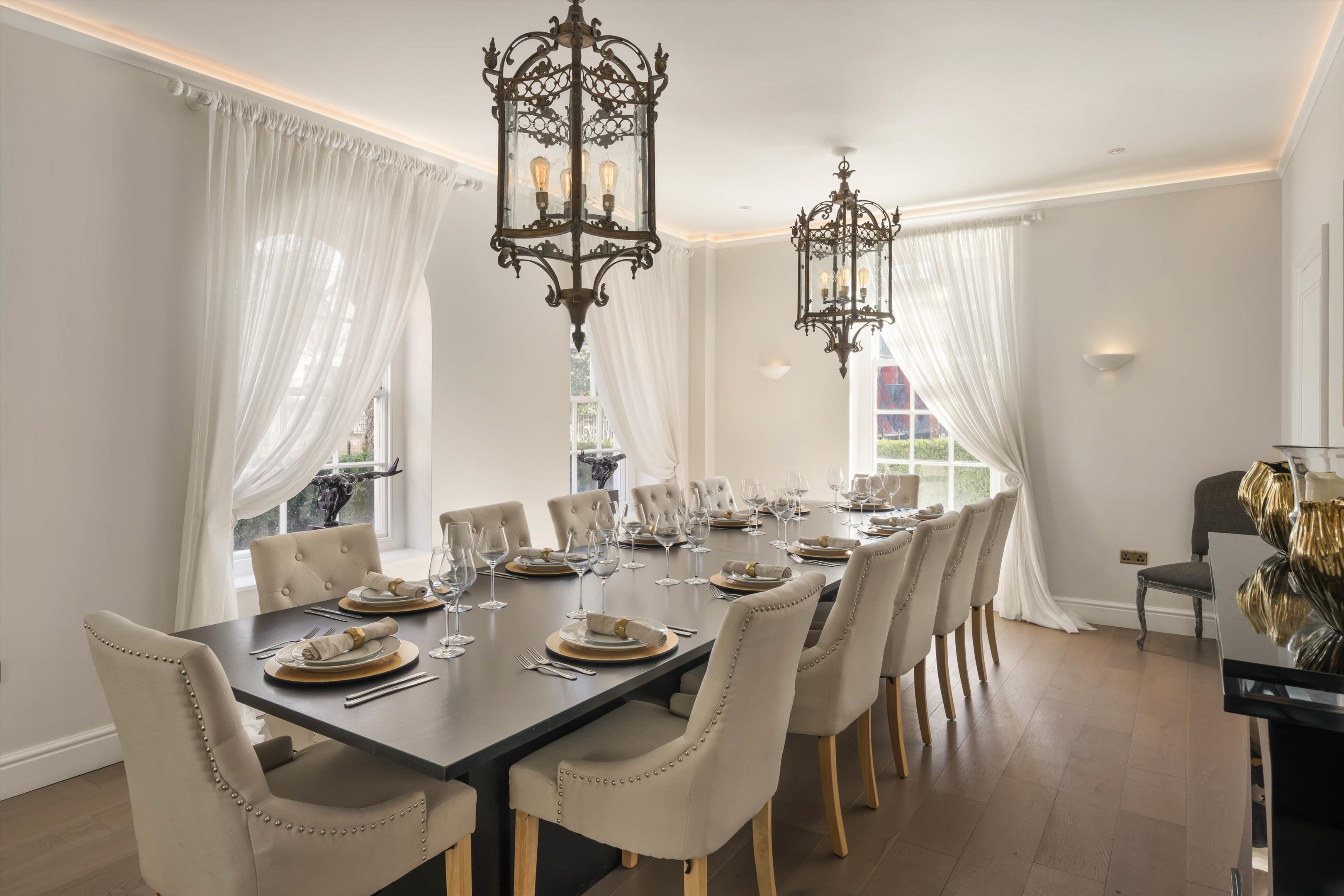 8 bedroom detached house for sale 0