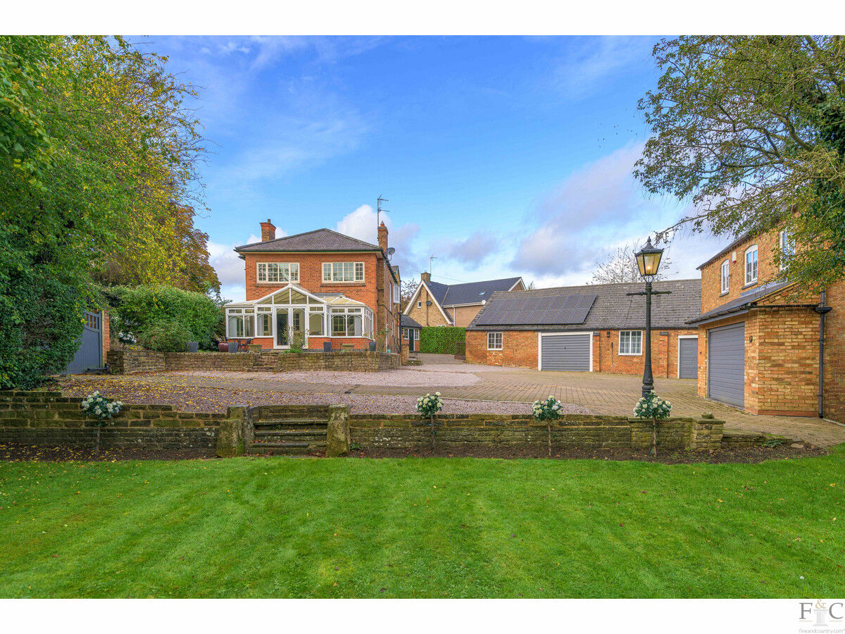 2 bedroom flat for sale in London