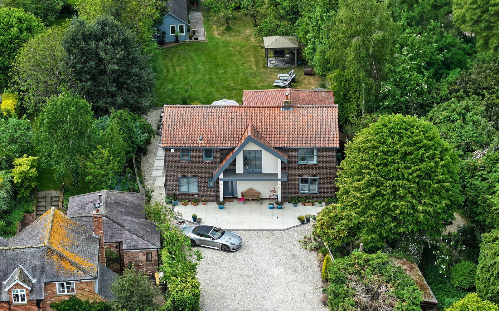 6 bedroom detached house for sale