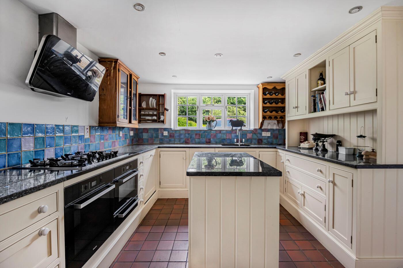 2 bedroom detached house for sale 0