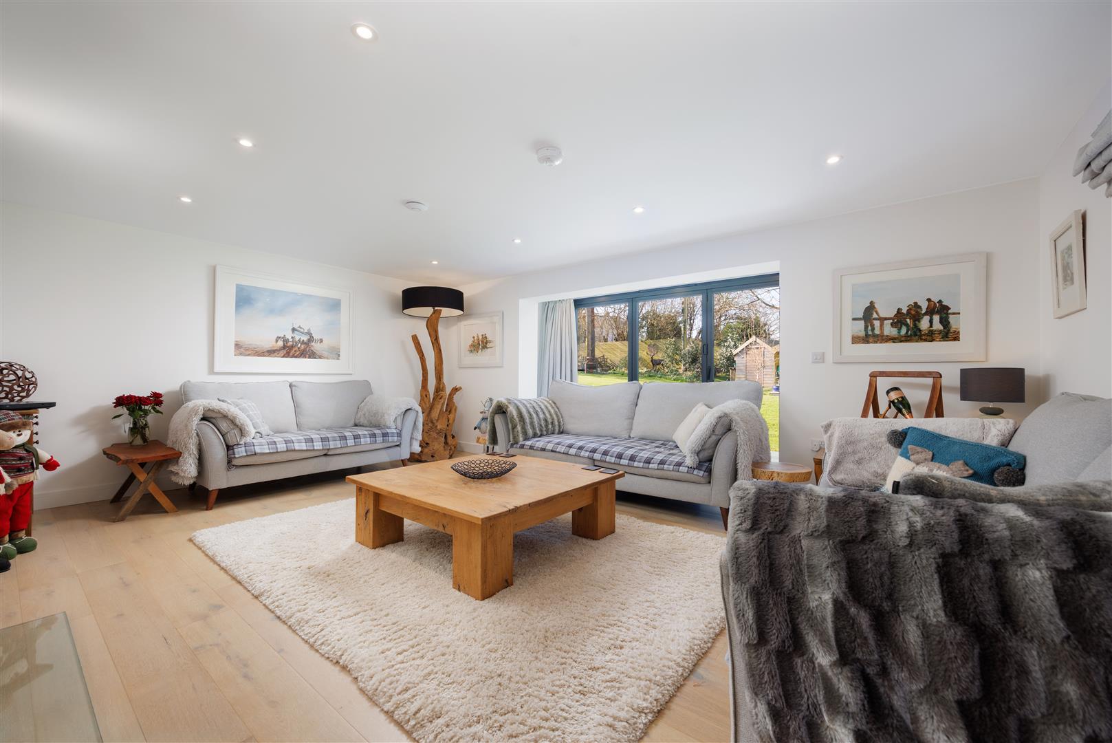 6 bedroom detached house for sale 0