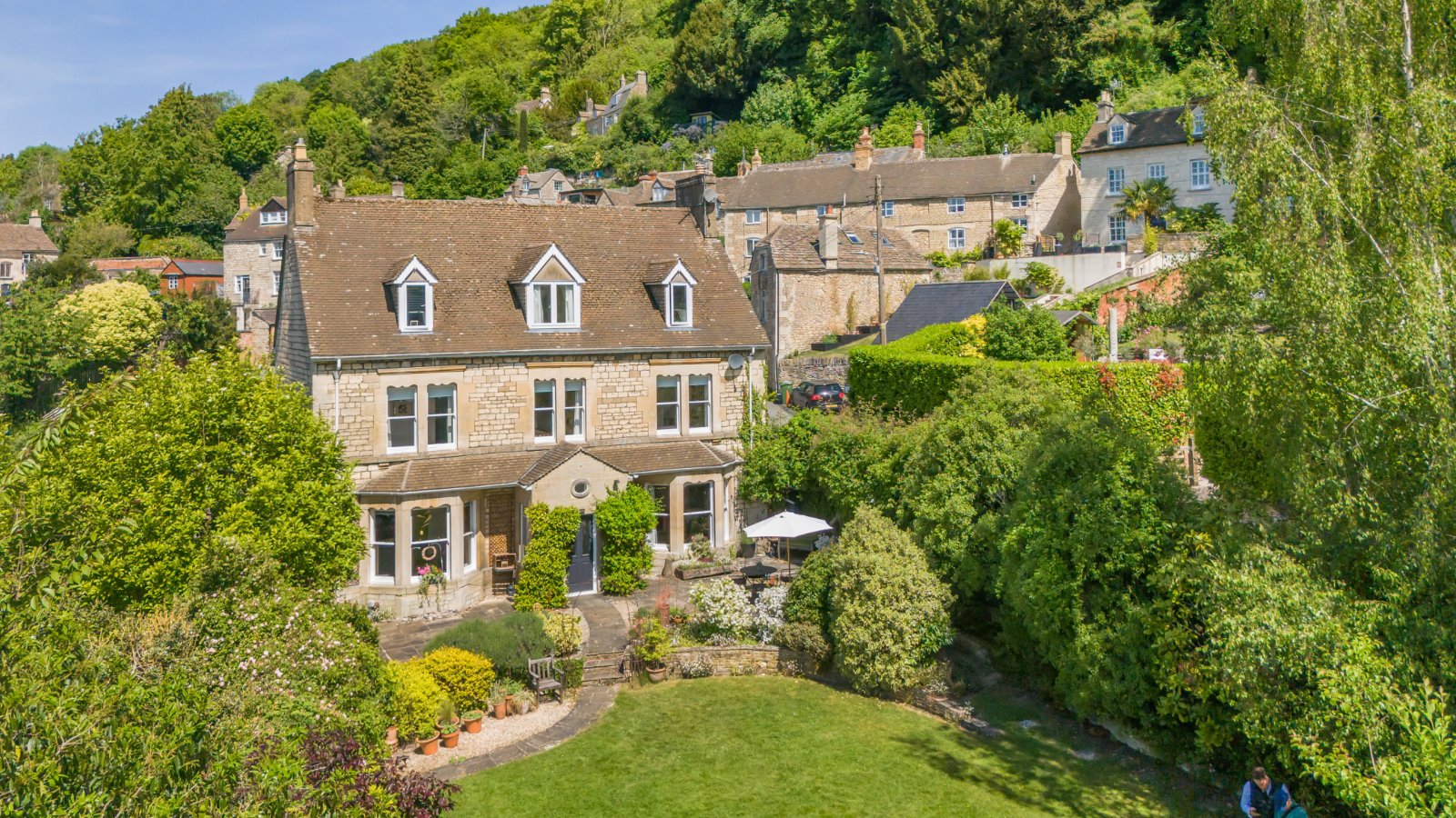 5 bedroom detached house for sale 0