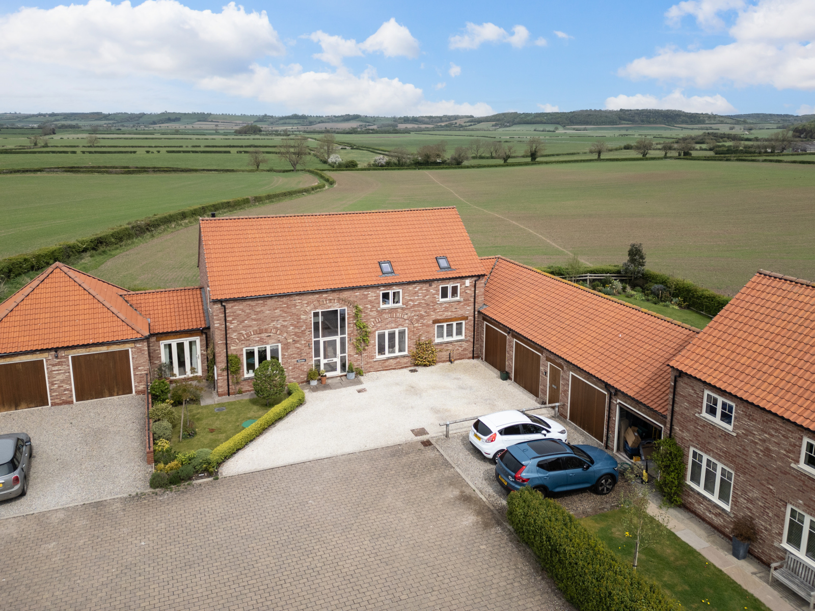 4 bedroom detached house for sale in Walton-on-Thames