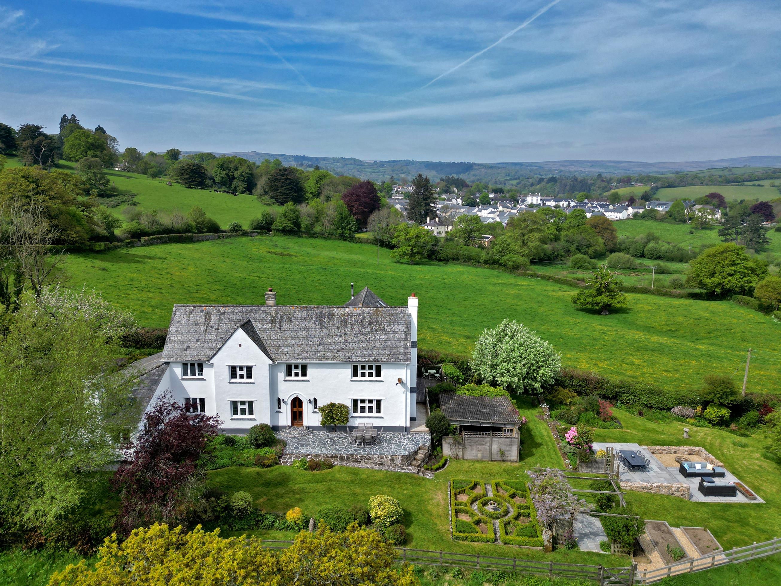 5 bedroom detached house for sale 0