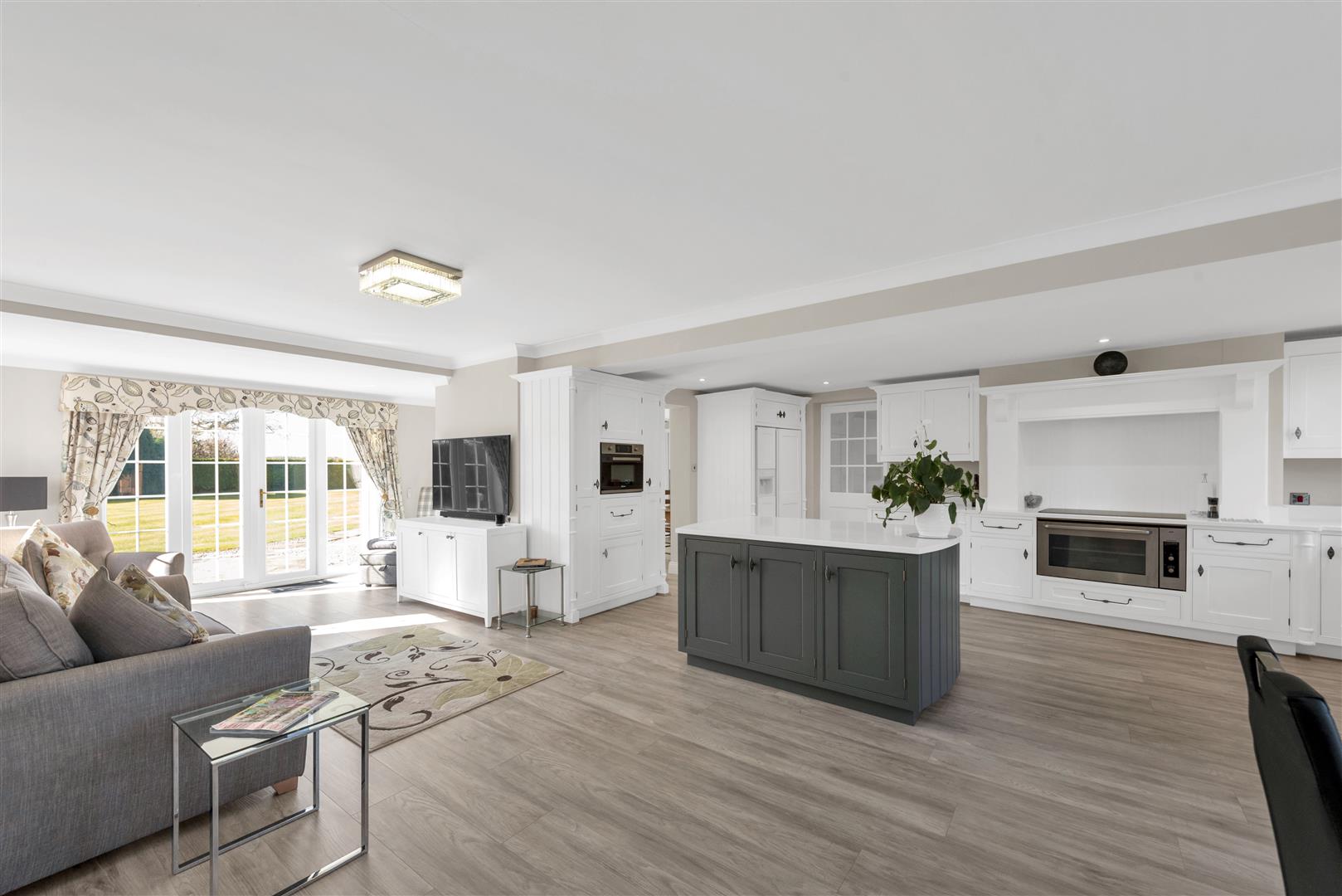 5 bedroom detached house for sale 0