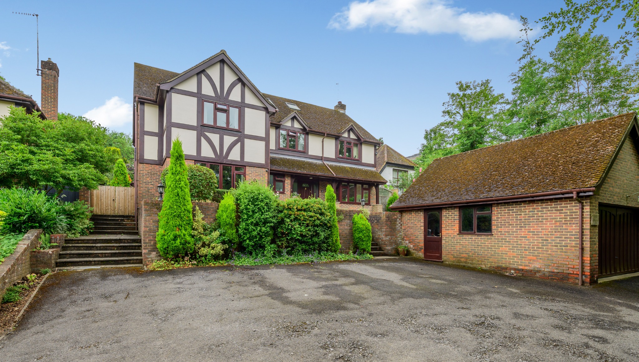 7 bedroom detached house for sale 0