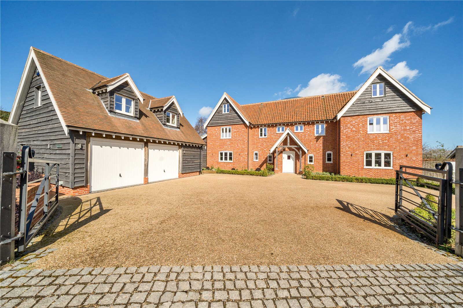 6 bedroom detached house for sale 0