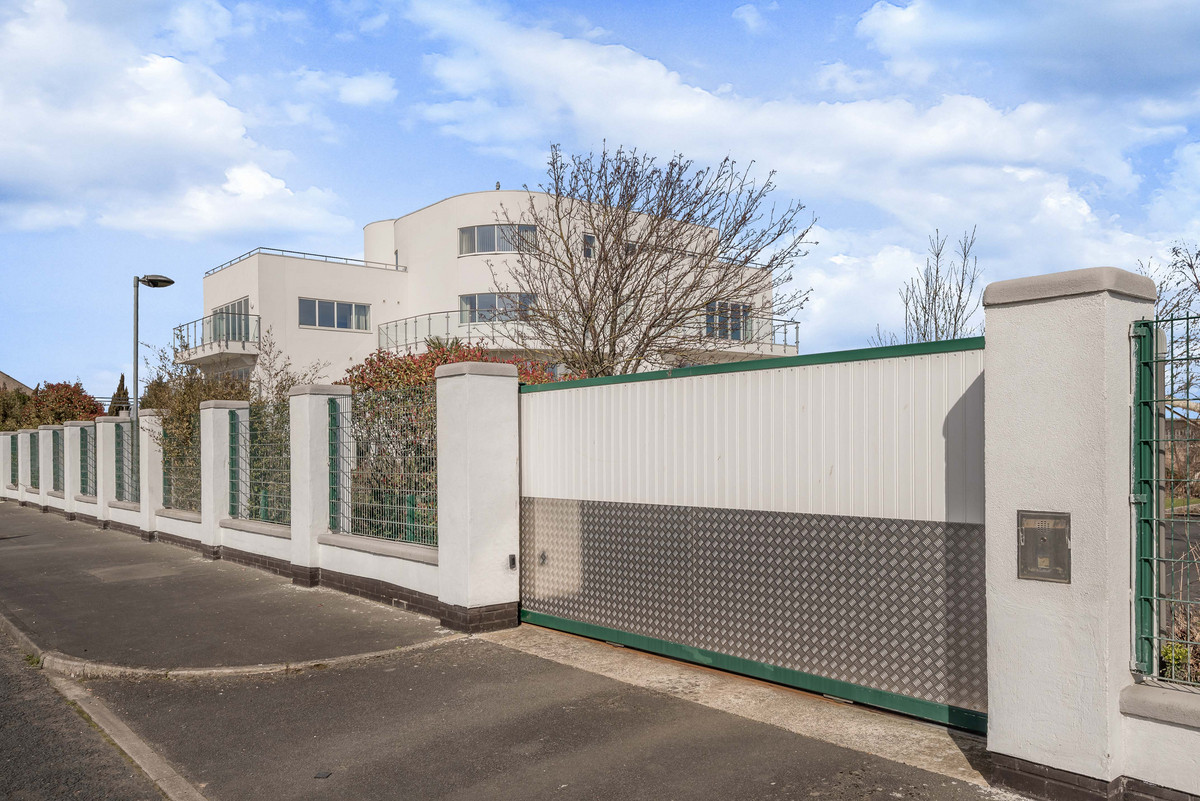 5 bedroom detached house for sale 0