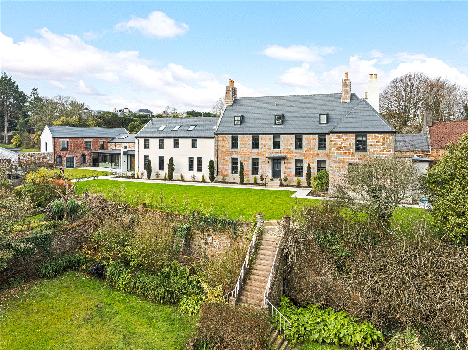 9 bedroom detached house for sale 0