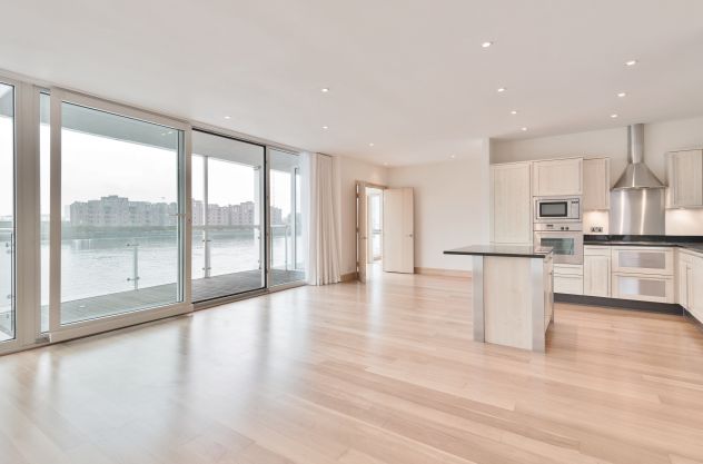 Flat 2 Eagle Wharf, 138 Grosvenor Road, London photo 4