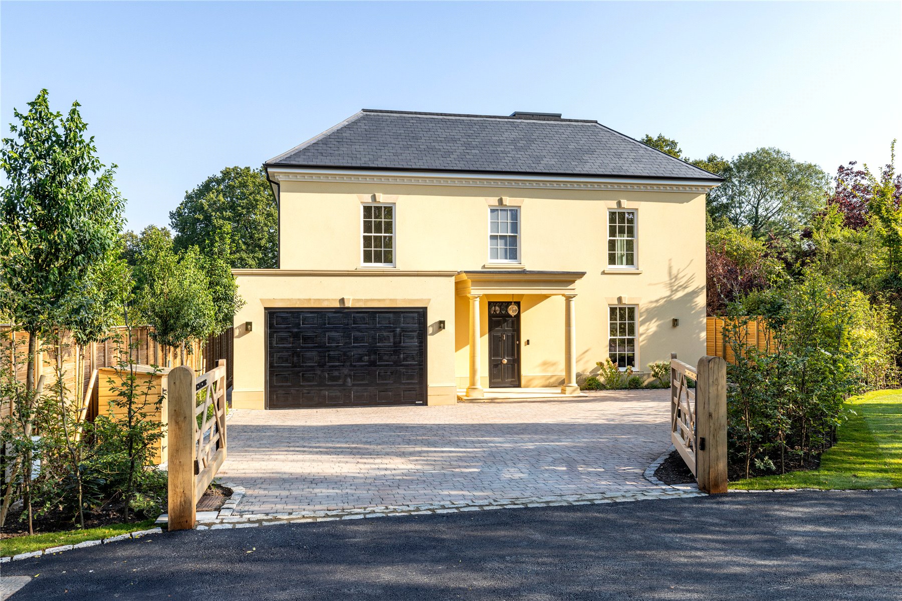 6 bedroom detached house for sale