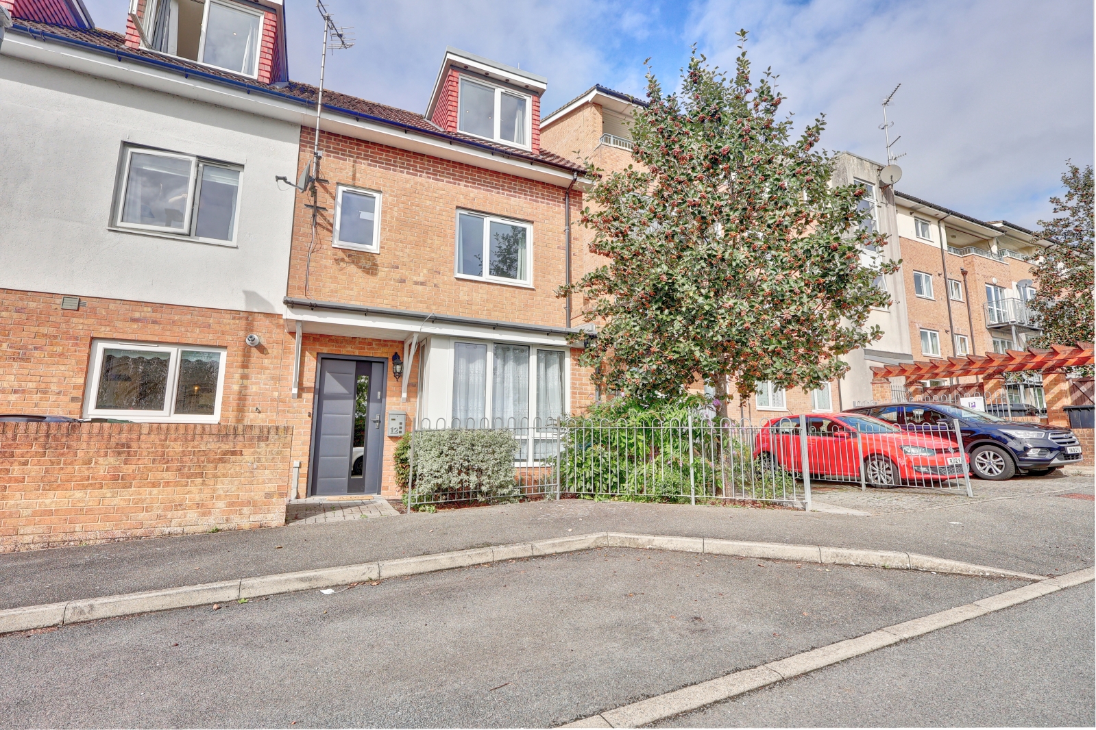 12, Hampden Way, High Wycombe photo 2