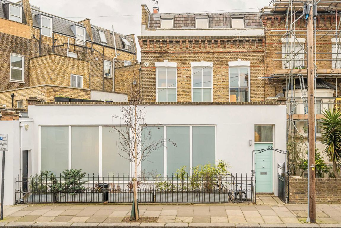 4 bedroom property for sale 0
