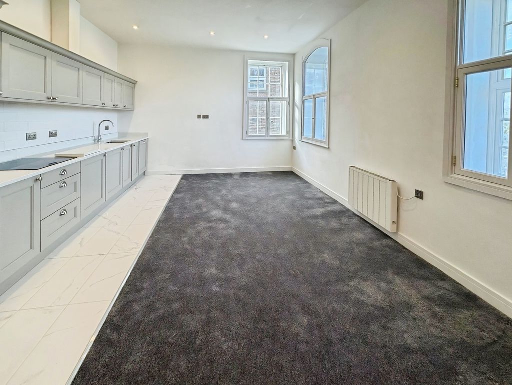 Flat 4 Hadrian House, Market Street, Hexham photo 4