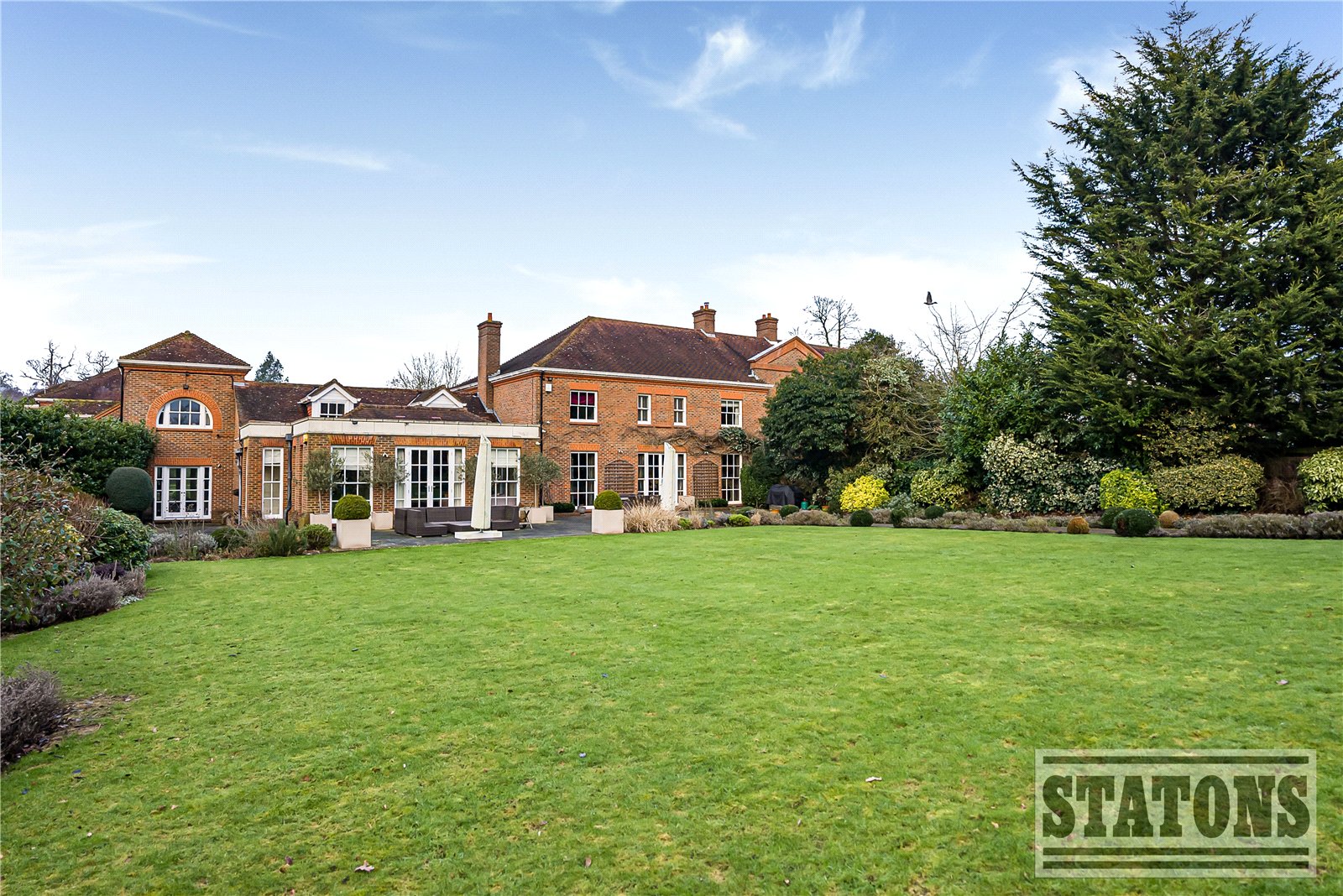 6 bedroom link-detached house for sale 0