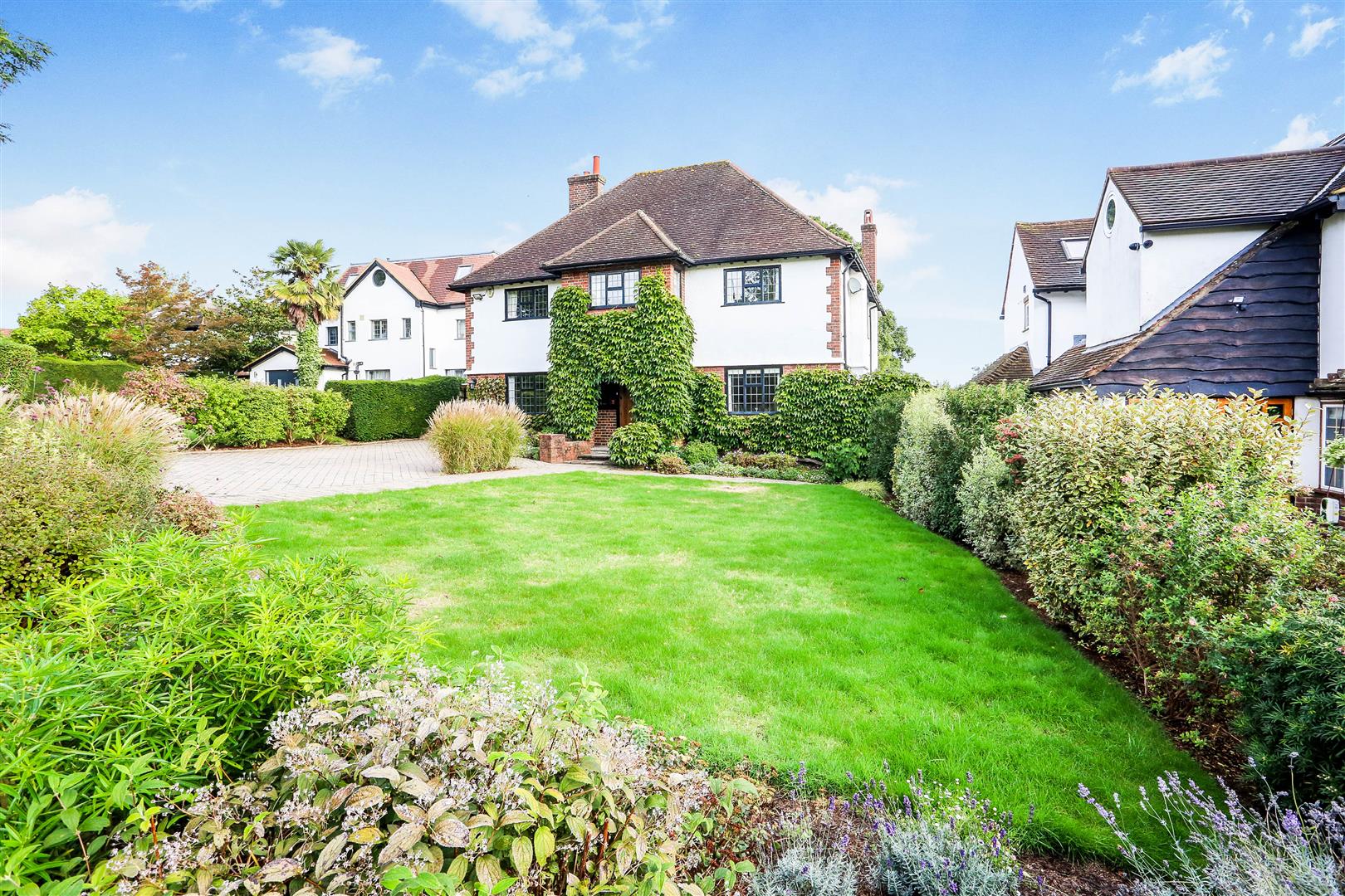 6 bedroom detached house for sale 0
