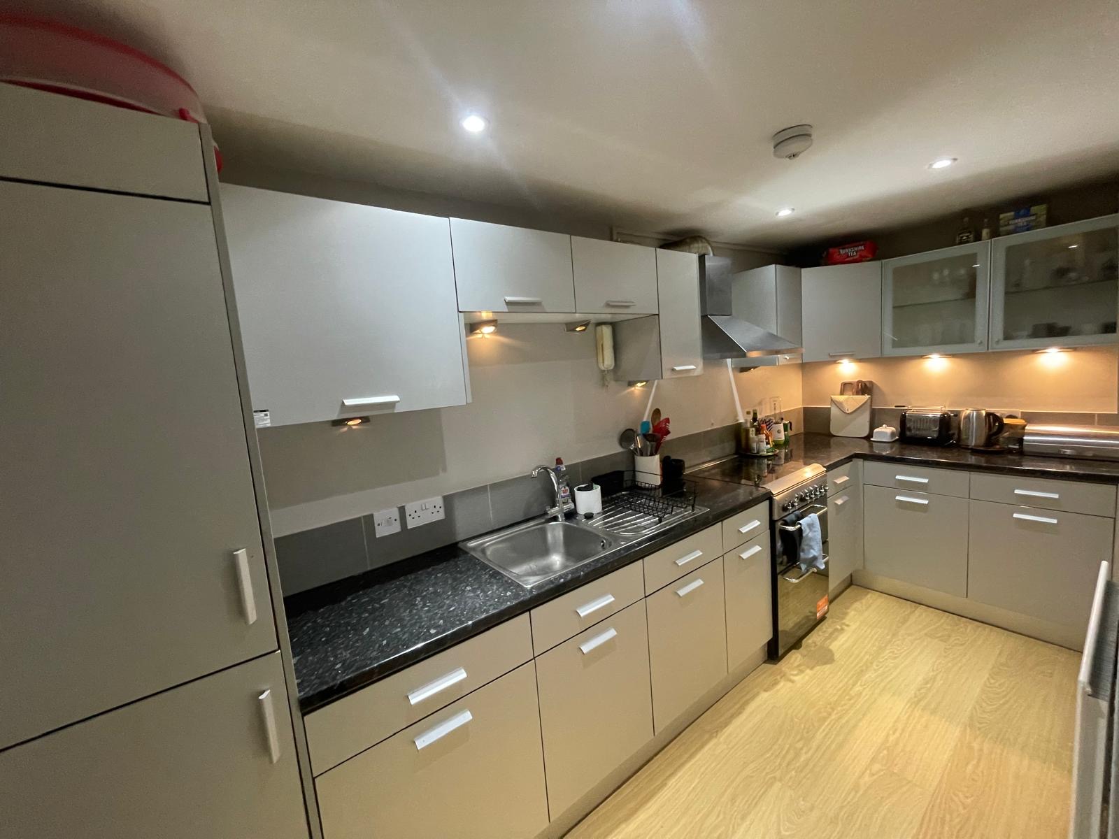 14a, CARDIFF photo 5