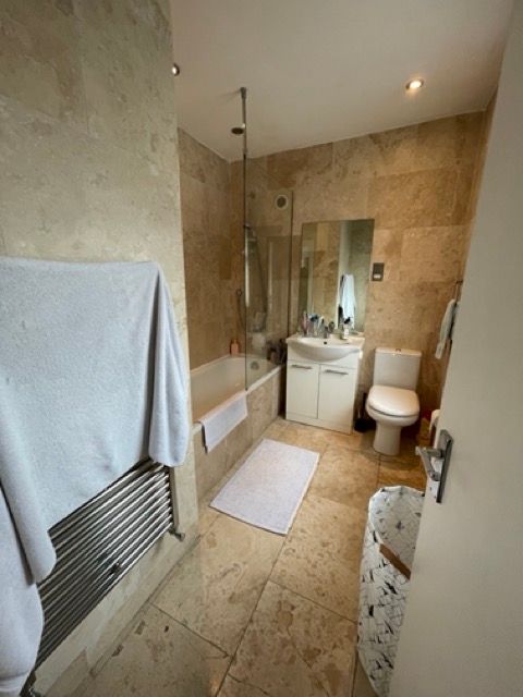3 bedroom detached house for sale in Guildford