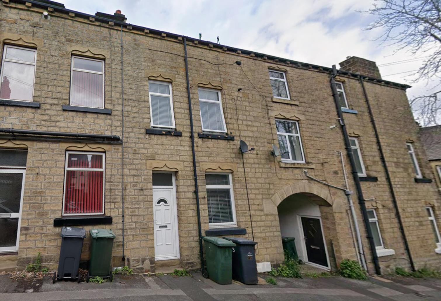 18, Clock View Street, Keighley photo 3