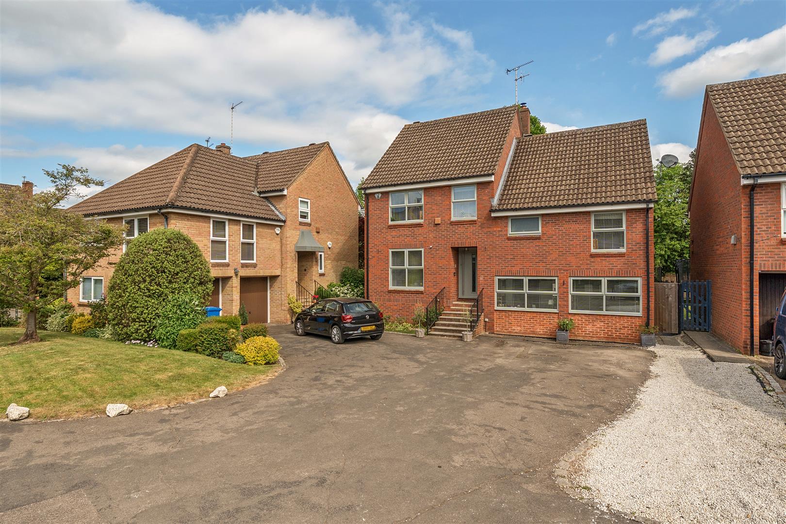 6 bedroom detached house for sale 0