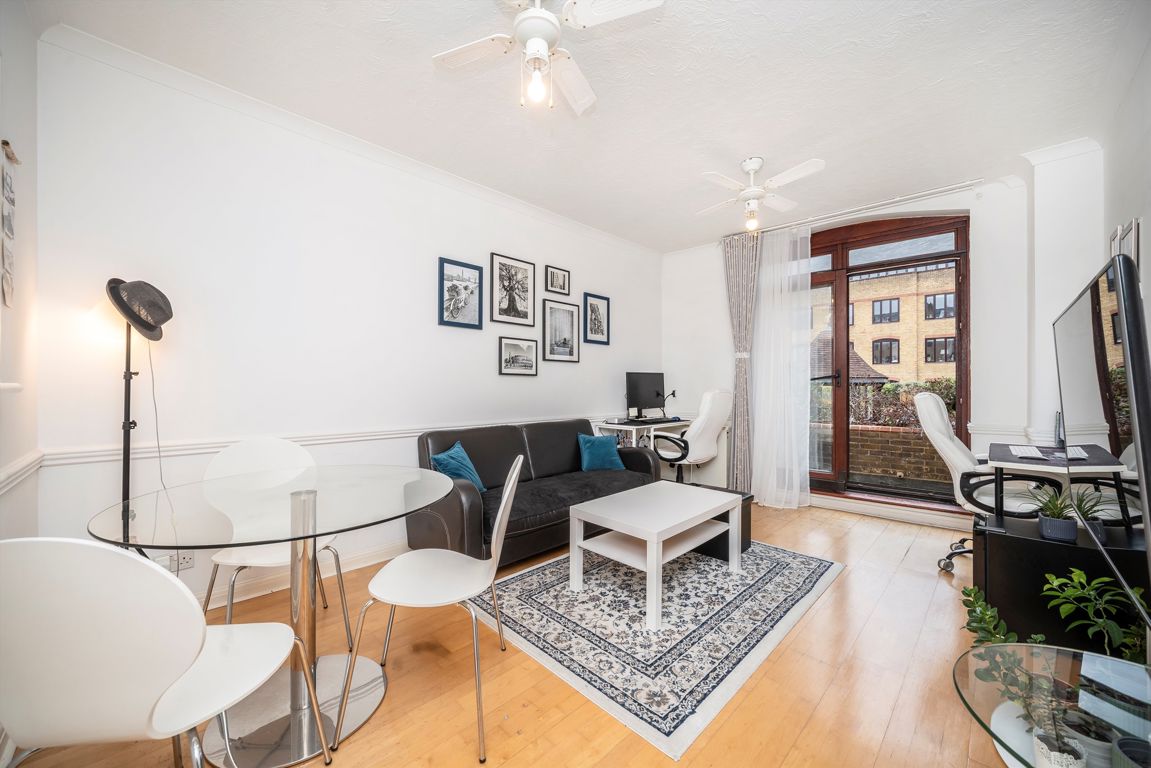 Flat 18, Hermitage Court, Knighten Street, London photo 4