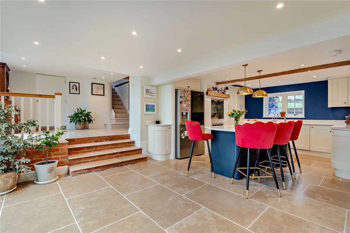 5 bedroom detached house for sale 0