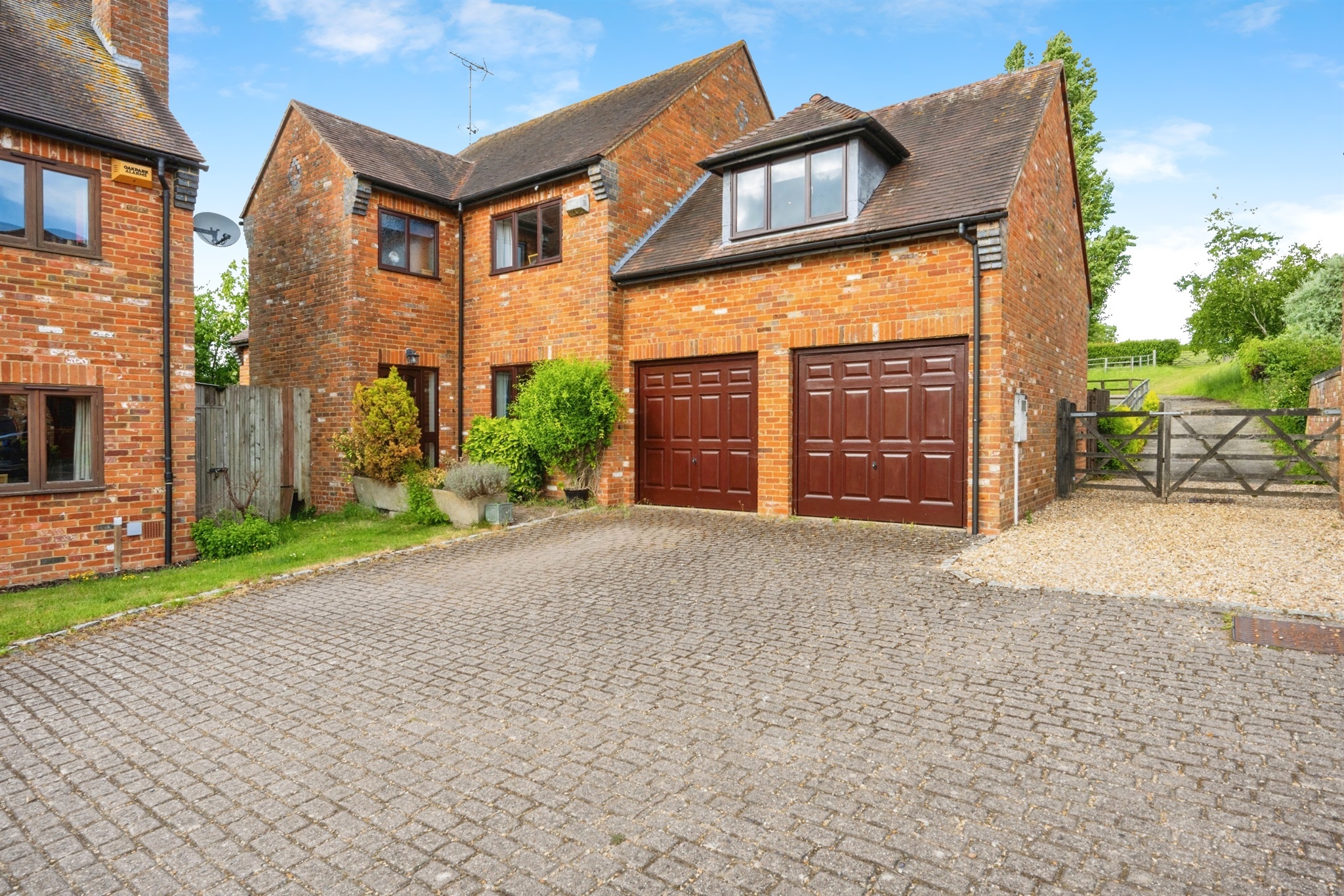 5 bedroom detached house for sale 0