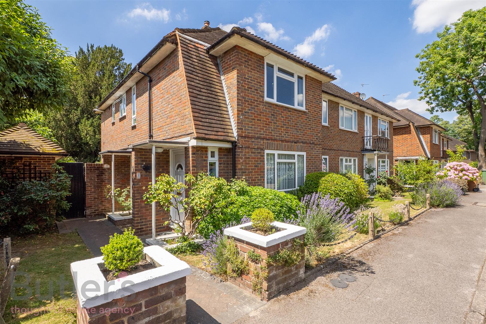 8, Basildon Close, Sutton photo 3