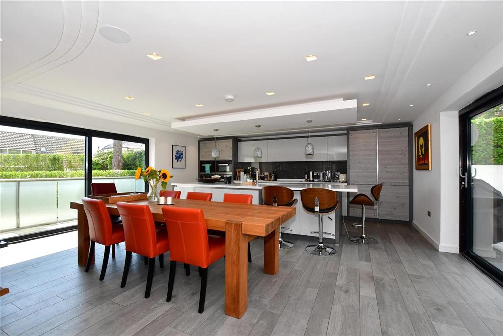 4 bedroom detached house for sale 0