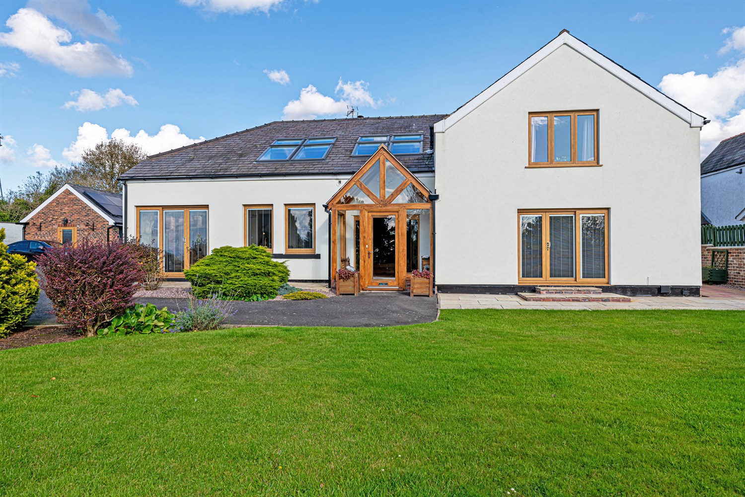 4 bedroom detached house for sale in Frodsham