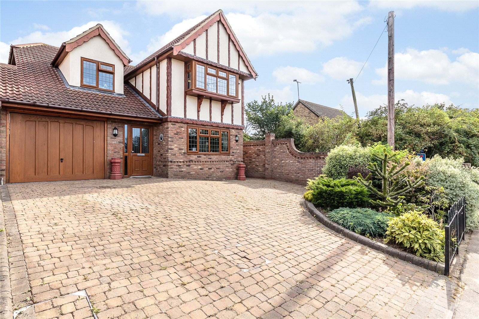 Free property report 195 Great Berry Lane, Langdon Hills, Basildon