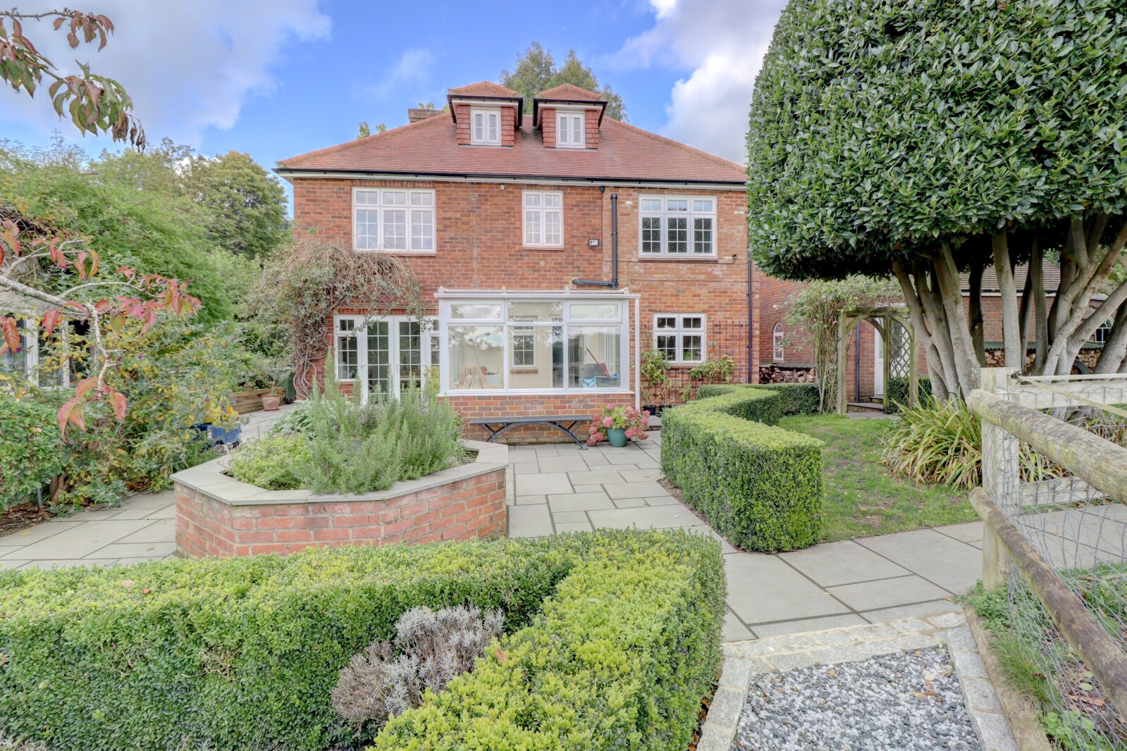 5 bedroom detached house for sale 0