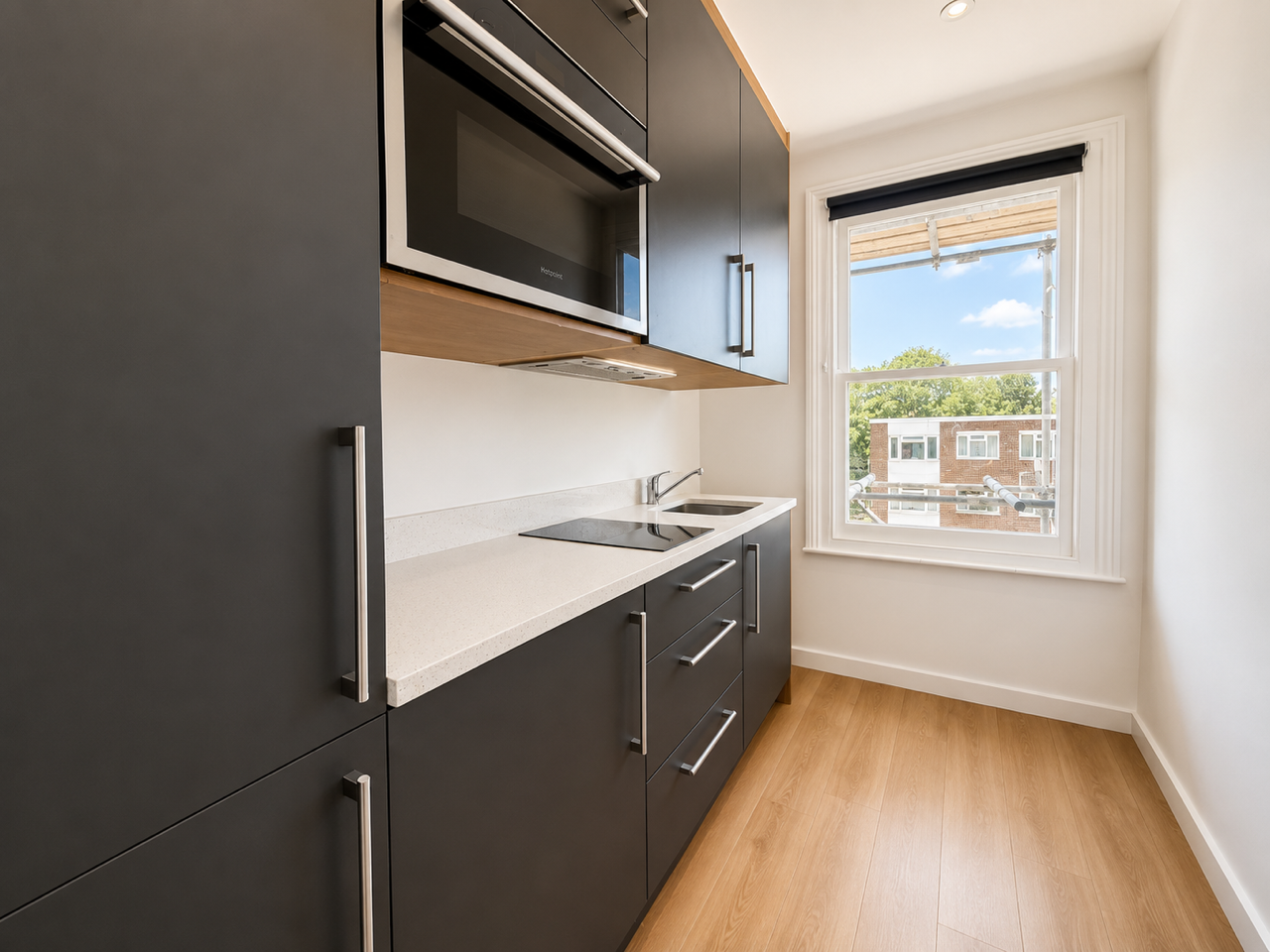 16, Croydon photo 4