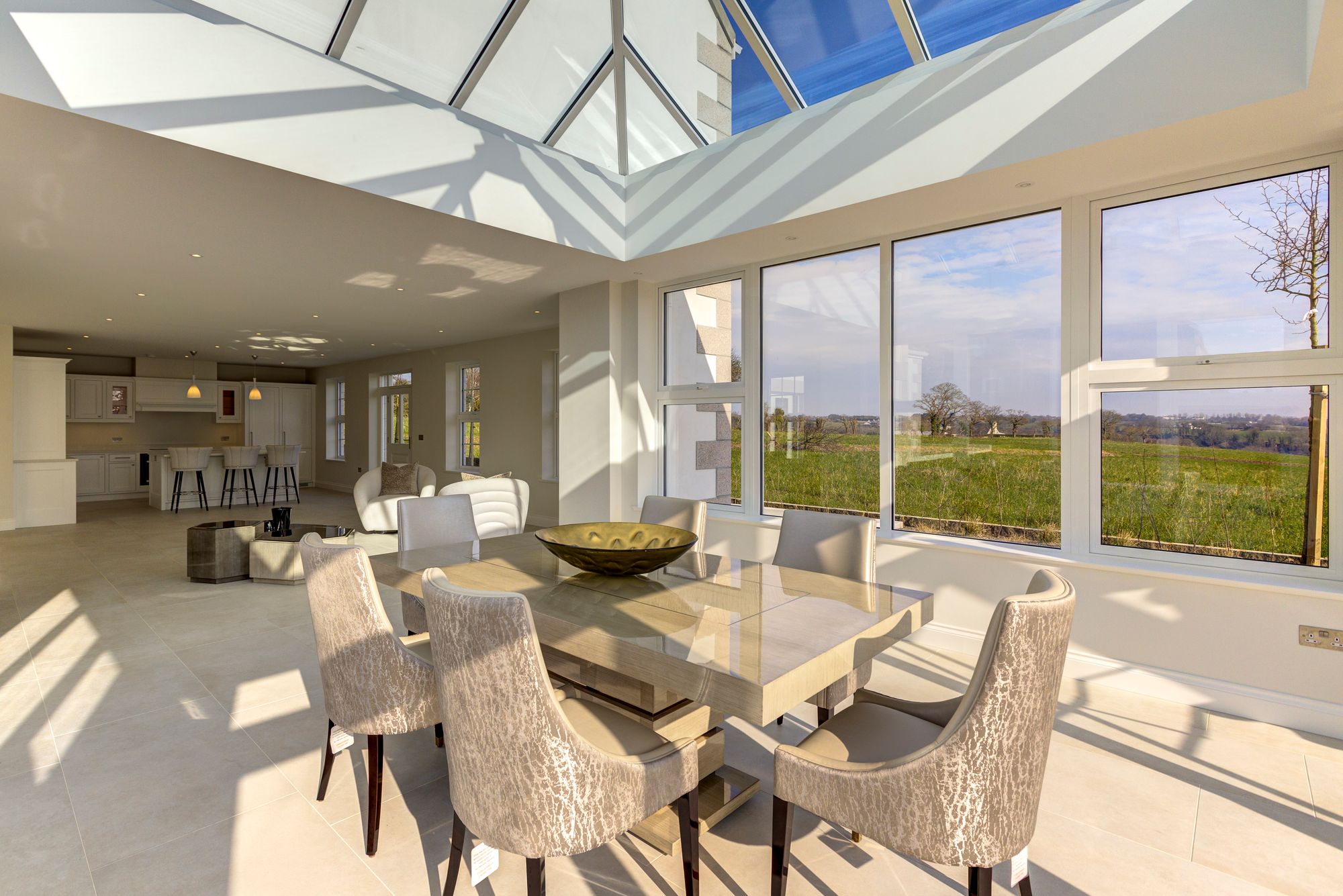 6 bedroom detached house for sale 0