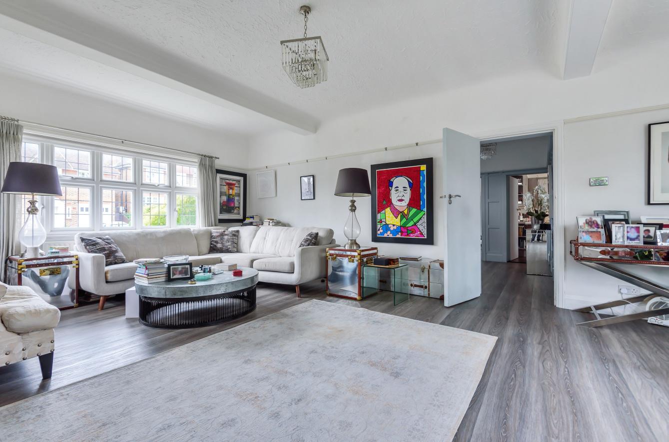 6 bedroom detached house for sale 0