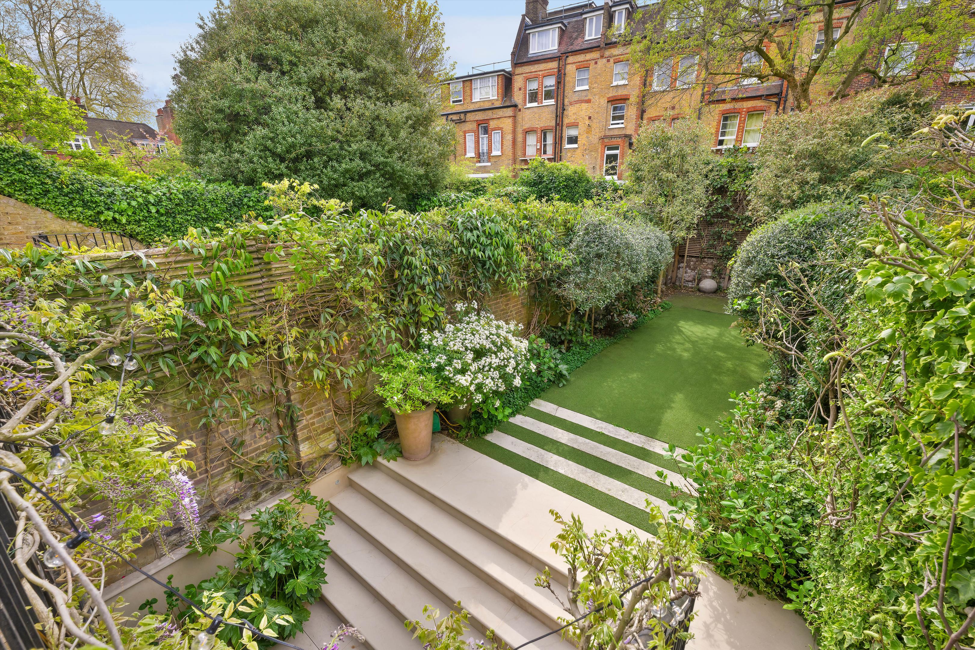 6 bedroom terraced house for sale 0