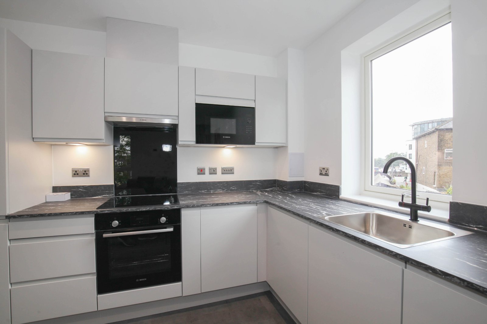 6 Chaplin Court, 56a, Kew Bridge Road, Brentford photo 2