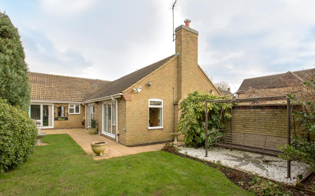 3 bedroom detached bungalow for sale 0