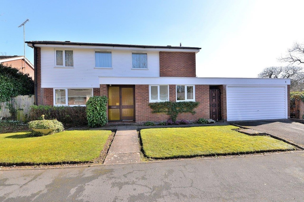 4 bed Detached House