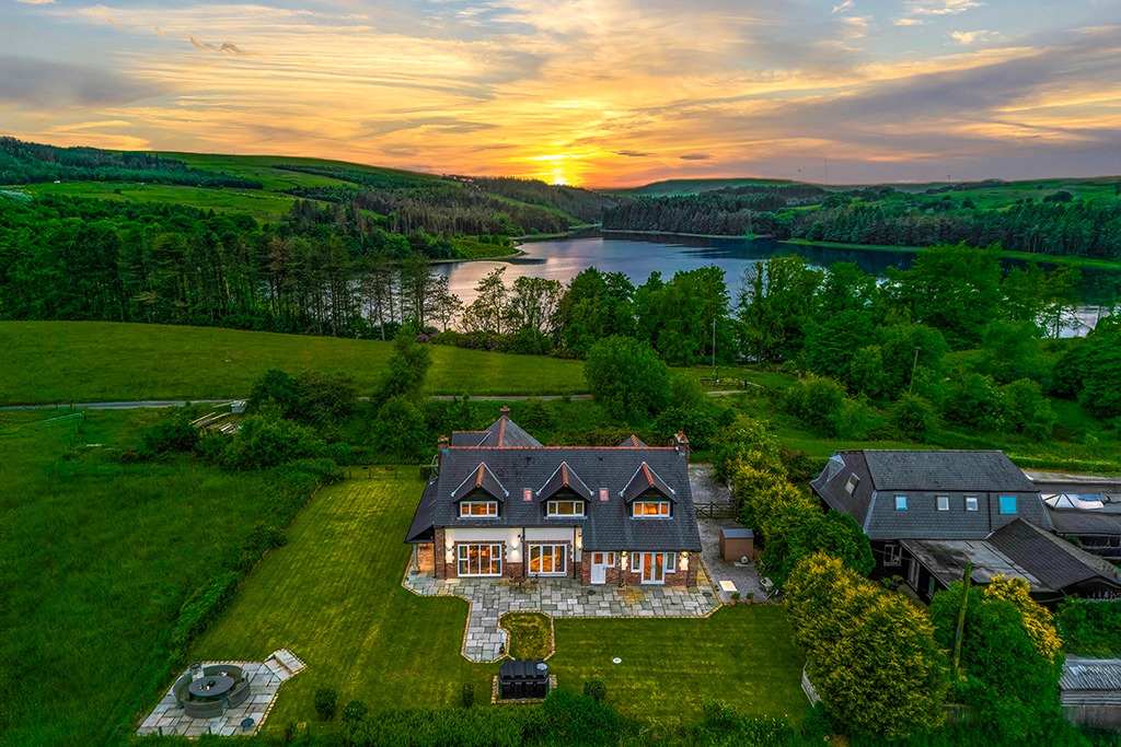 5 bedroom detached house for sale 0