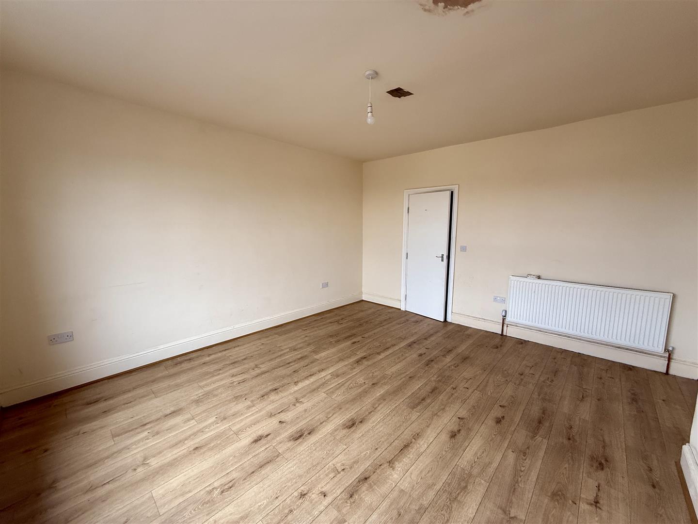 16A, Market Place, Mansfield photo 2