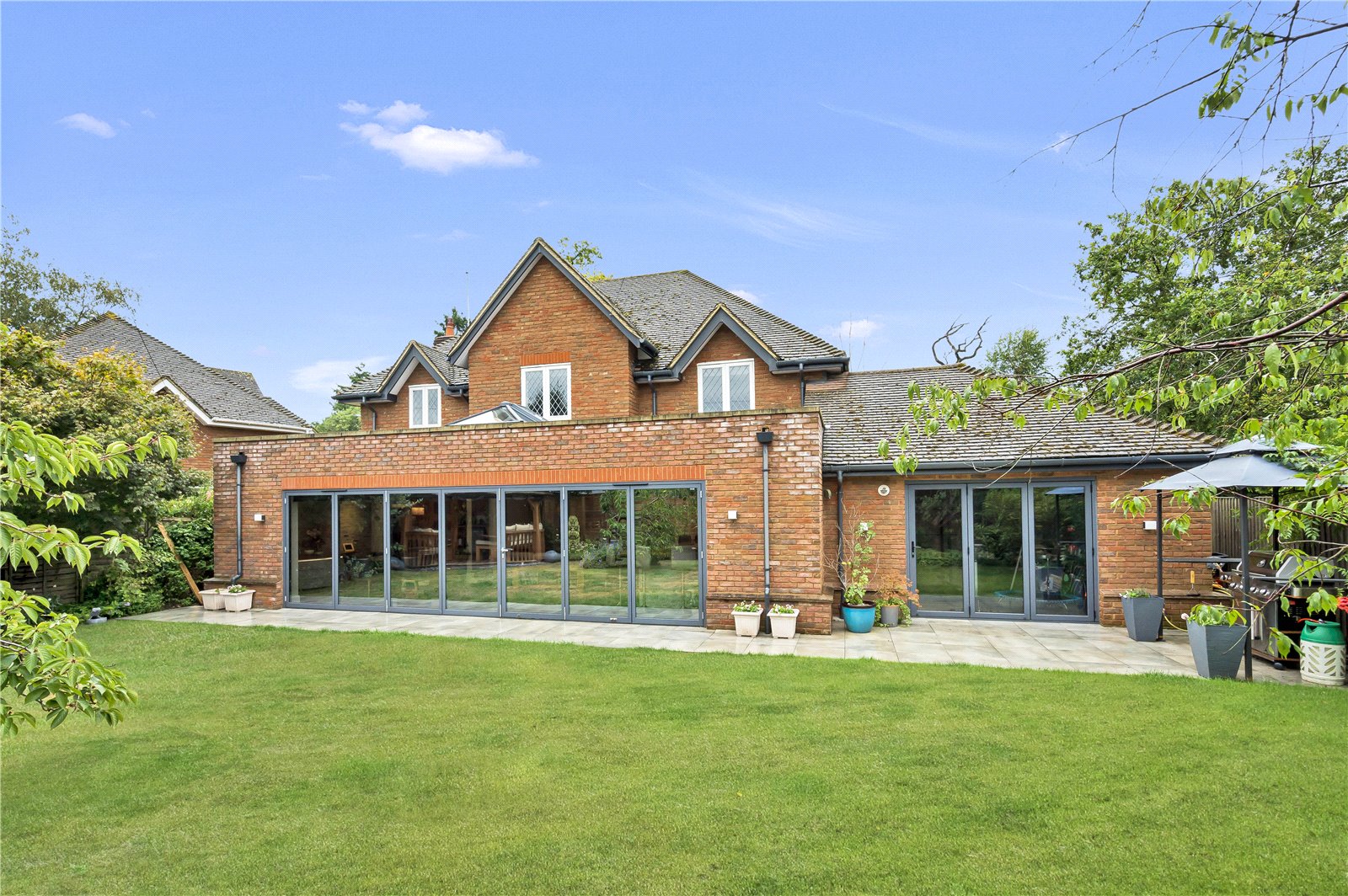 5 bedroom detached house for sale 0